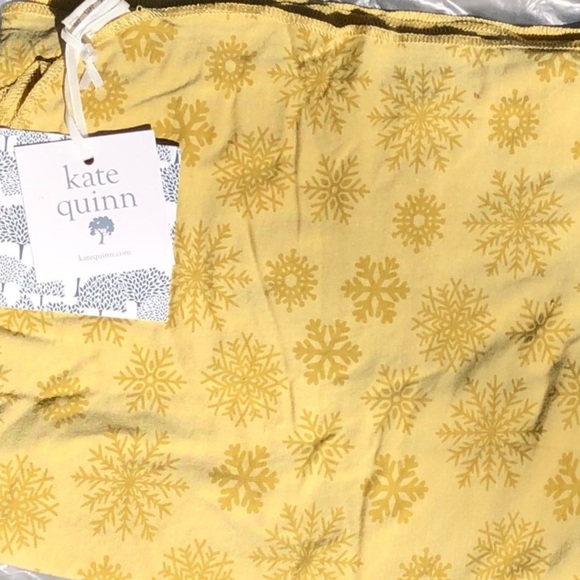 kate quinn Other - Kate Quinn Golden Snowflake Bamboo Swaddle